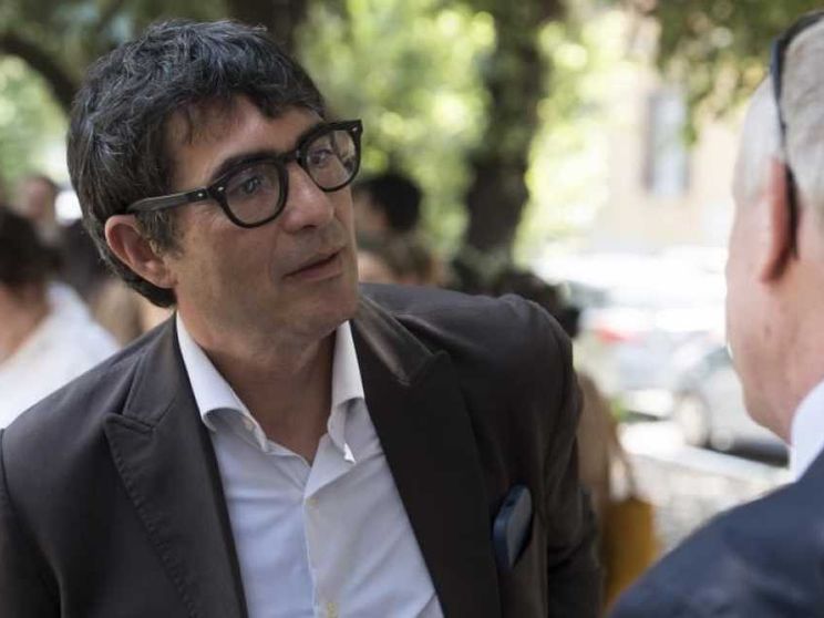 Fratoianni: «Folle, indebitano i giovani per comprare armi»