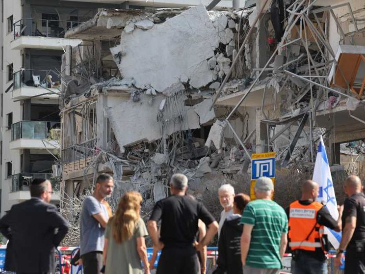 Anche Tel Aviv si scopre vulnerabile: fuori dai bunker per comprare viveri