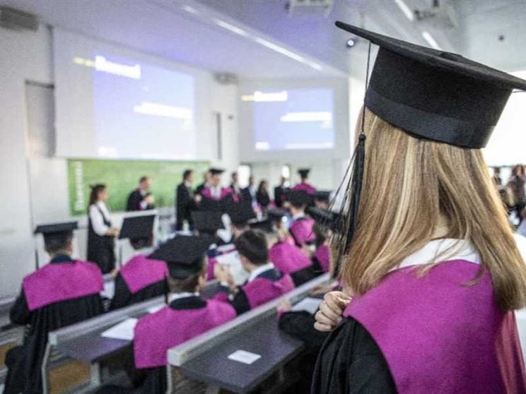 Sempre più "dottori" richiesti dal mercato, ma resta il divario di genere
