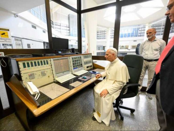 I 43 anni da prete di Leone XIV: come ha festeggiato (tra le antenne radio)