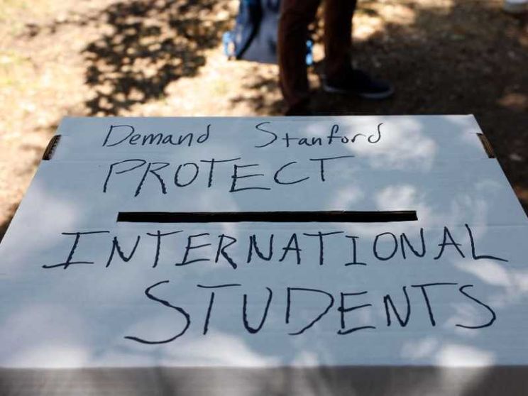Chi richiede un visto per studenti dovrà rendere pubblici i propri social
