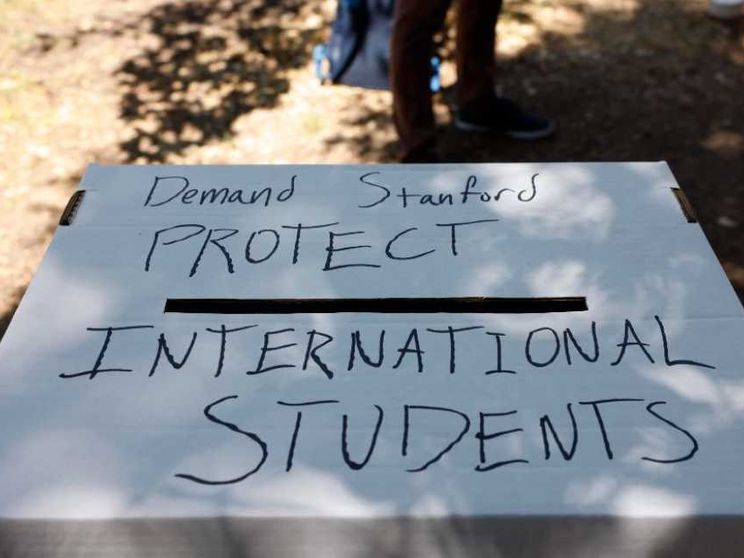 Chi richiede un visto per studenti dovrà rendere pubblici i propri social