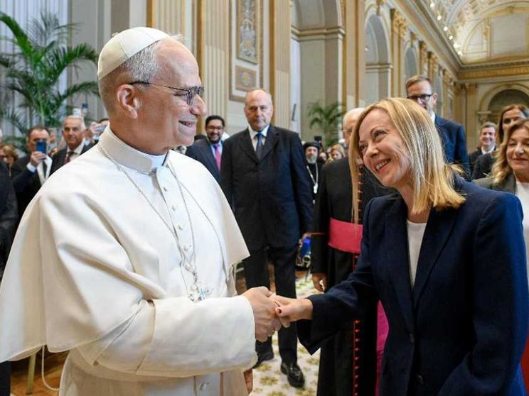 Il Papa incontra i governanti e indica due sfide (e una bussola)