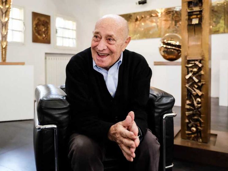 Addio ad Arnaldo Pomodoro, indagatore del labirinto della materia