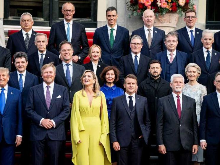 Nato, inizia l'era del 5%. Trump brinda, Rutte lo esalta: saremo letali