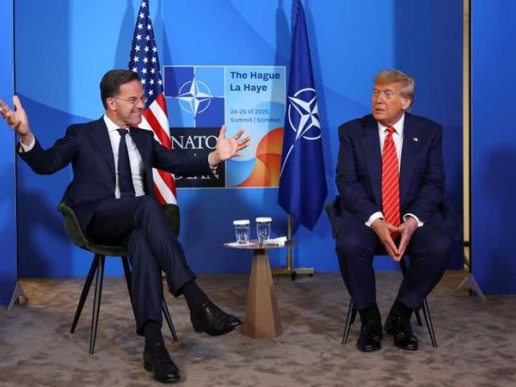Chi è quello strano tipo di Rutte e le lodi sperticate a Donald