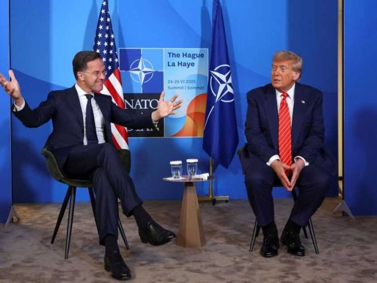 Chi è quello strano tipo di Rutte e le lodi sperticate a Donald