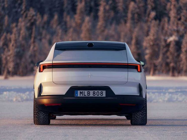 Polestar 4, com'è e come va la prima auto senza lunotto posteriore