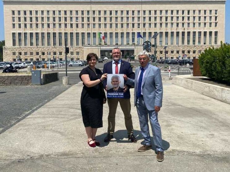 Ucraina, l'appello dei tre Nobel: «Ancora possibile la via della pace»