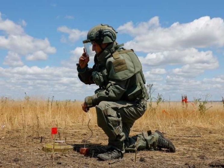 Dentico: «Mine antiuomo in Ucraina? Così a Kiev la guerra non finirà mai»