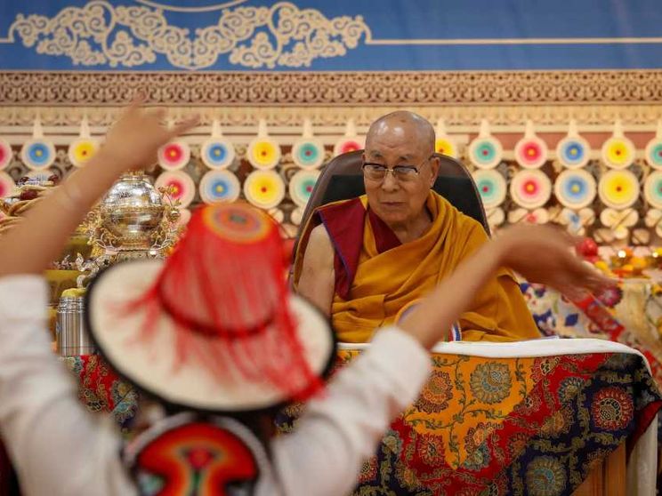 Il Dalai Lama compie 90 anni e presto annuncerà il successore
