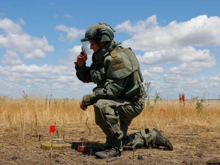 Dentico: «Mine antiuomo in Ucraina? Così a Kiev la guerra non finirà mai»