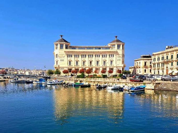 Lettere da Ortigia, così rivive il Palazzo delle Poste