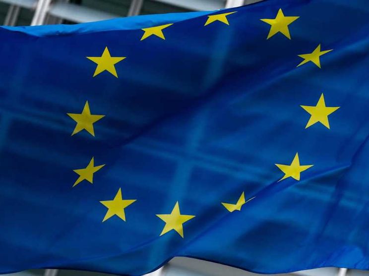 A proposito della bandiera Ue: l'analogia col manto di Maria non è un caso