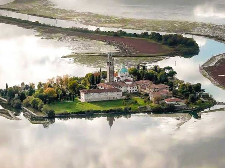 Perché anche chi non crede va in vacanza fra eremi e santuari