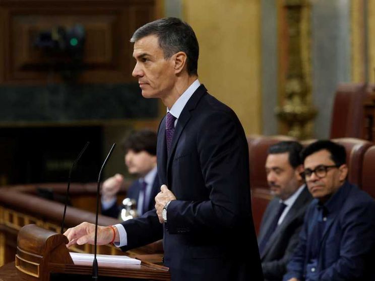Pedro Sánchez si affida all'intelligenza artificiale per restare in sella