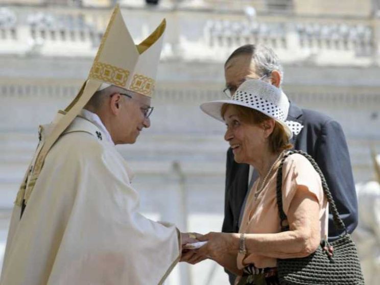Il Papa agli anziani: «L'amore e la preghiera non hanno età»
