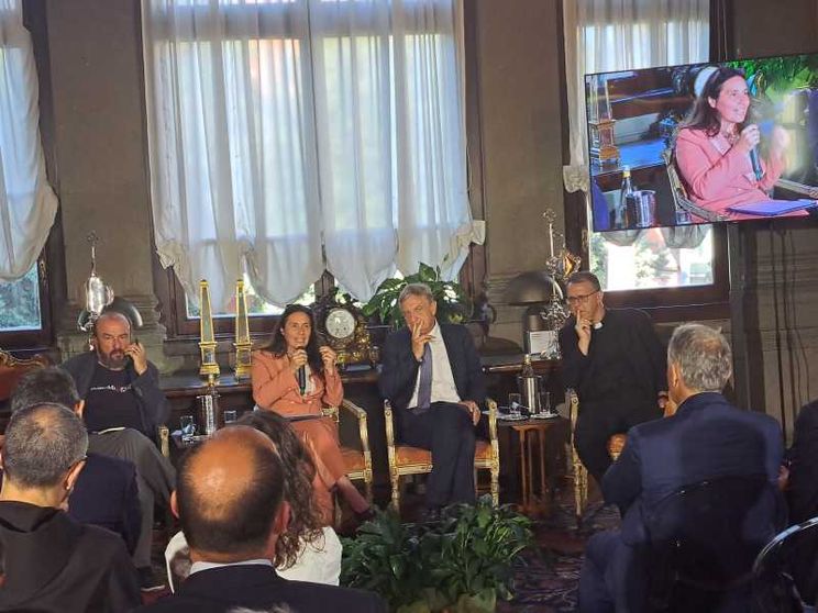 Gaza e Israele, la pace di scena a Rimini. Chiude Meloni