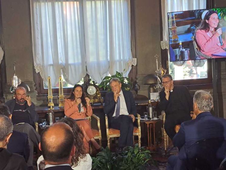 Gaza e Israele, la pace di scena a Rimini. Chiude Meloni