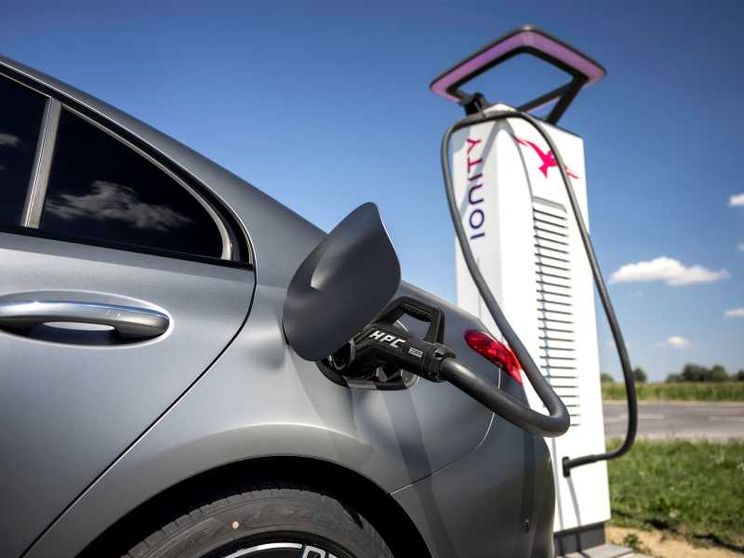Auto e Green Deal, sfida a colpi di dati: "Serve un organo di controllo"