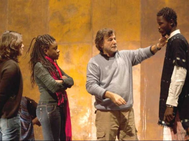 Le carovane teatrali di Massimo Luconi per aiutare l’Africa