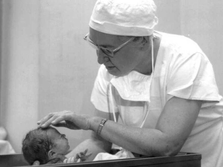 Virginia Apgar, la pediatra che continua a salvare neonati col suo “Indice”