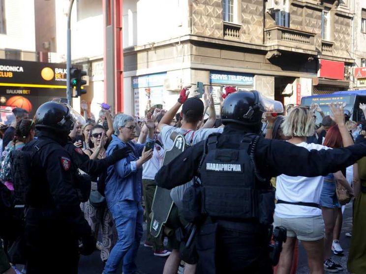 In Serbia la protesta anti-Vucic cambia pelle (e si nazionalizza)