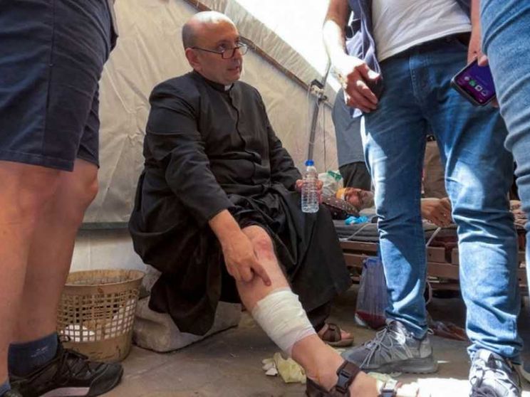 Bombe sulla parrocchia: 3 morti senza ragione. Il Papa: fermatevi