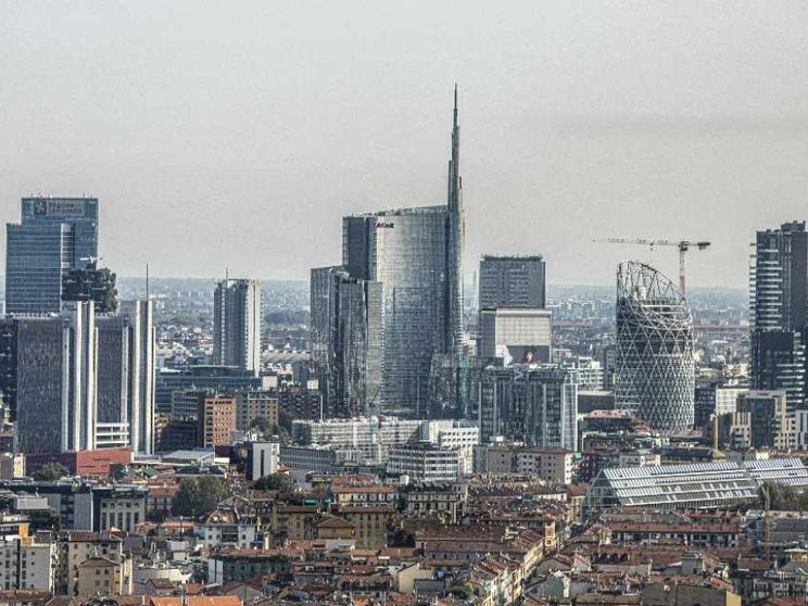 Milano a parte, in Italia la casa è un’emergenza. Qualcuno la vede?