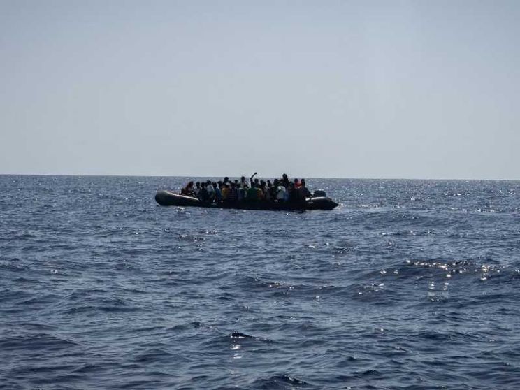 Sbarchi, soccorsi, richieste di aiuto: l'emergenza in mare continua
