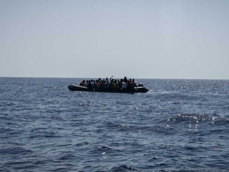 Sbarchi, soccorsi, richieste di aiuto: l'emergenza in mare continua