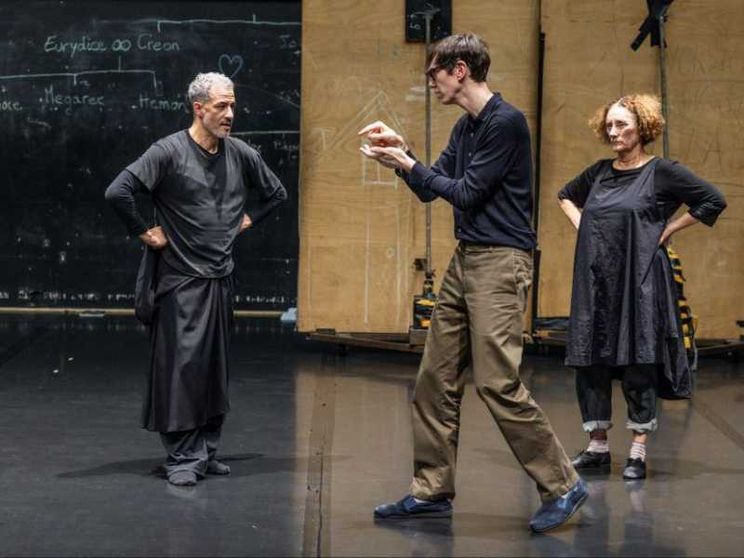 «Siamo pelle e ossa»: dalla tragedia al presente, l'Antigone secondo Øyen