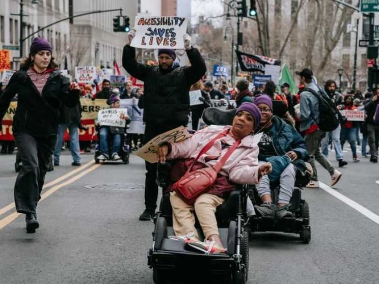 Dare ai ricchi e tagliare ai poveri: la legge "beautiful" di Trump