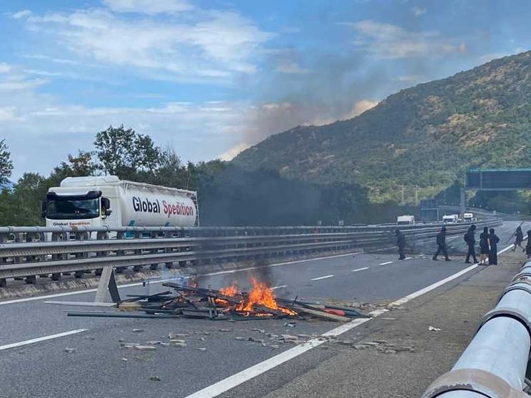 Bombe carta contro la polizia: l'ultima azione no Tav è un caso politico