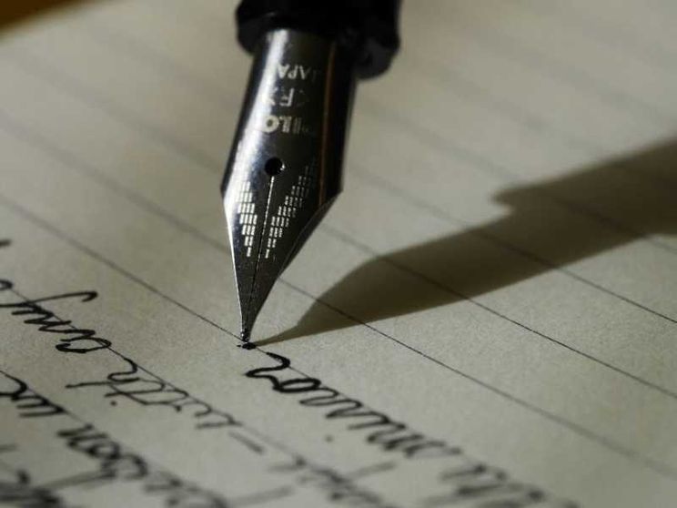 Libri, mediocrità e consenso: la letteratura è diventata un premificio?