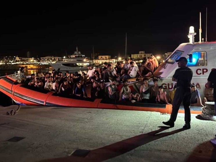 L'estate degli sbarchi continua (nel silenzio generale)