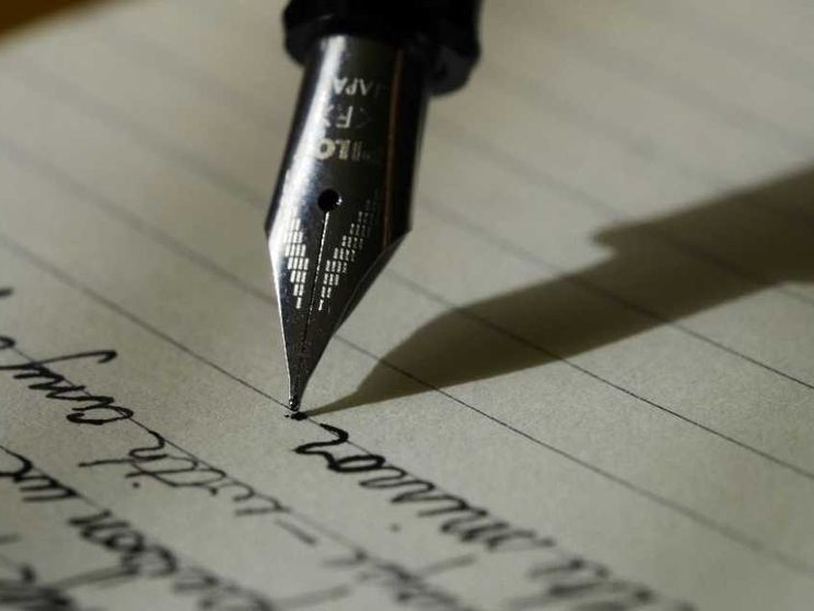 Libri, mediocrità e consenso: la letteratura è diventata un premificio?