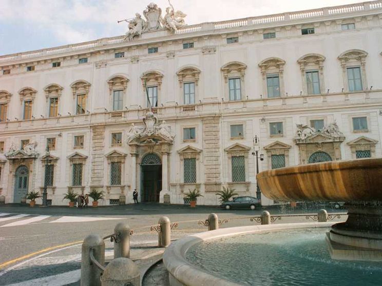 Per la Consulta è illegittimo il tetto agli stipendi dei dipendenti pubblici