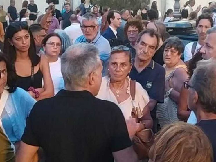 Taranto è più che mai divisa sull'Ilva. E il sindaco s'è dimesso