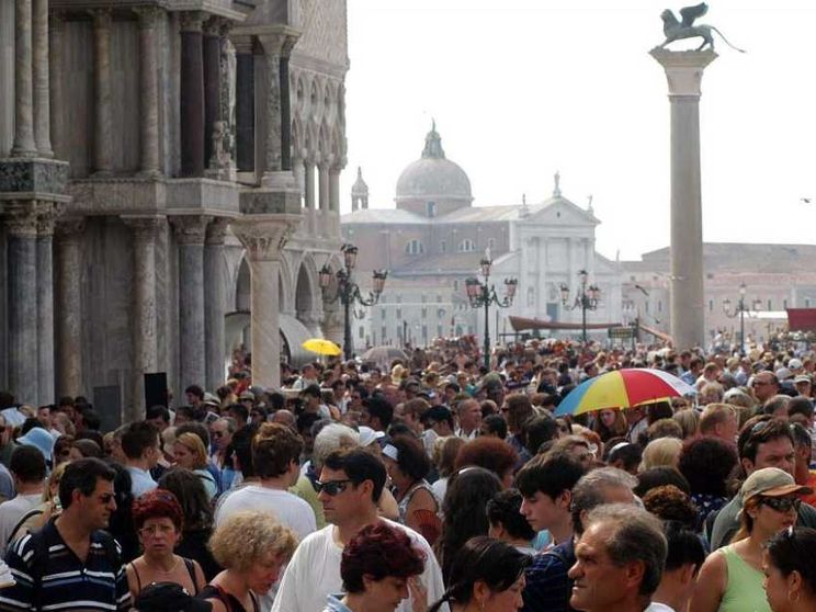 I turisti che spendono poco? Trattiamoli come i piccioni