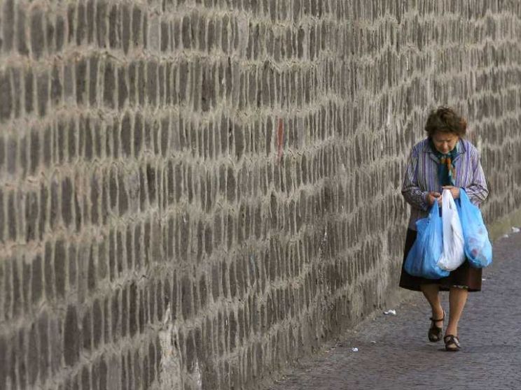 Invecchiamento, separazioni, pochi nati: Italia 2050, l'era della solitudine