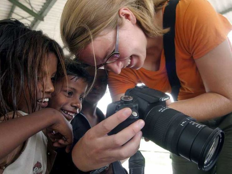 Meno persone coinvolte, più impegno: come sta cambiando il volontariato