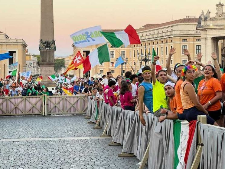Le voci degli italiani: essere buoni cristiani per migliorare la società