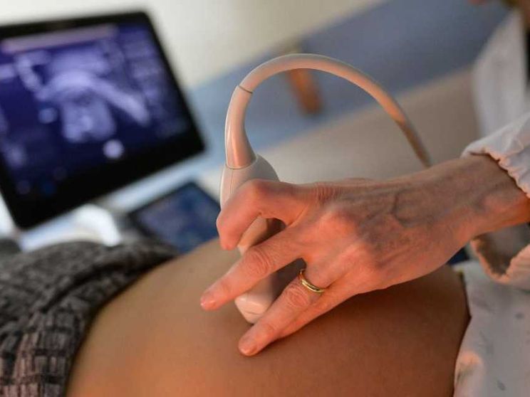 Bimba con un tumore di 800 grammi salvata intevenendo prima e dopo la nascita