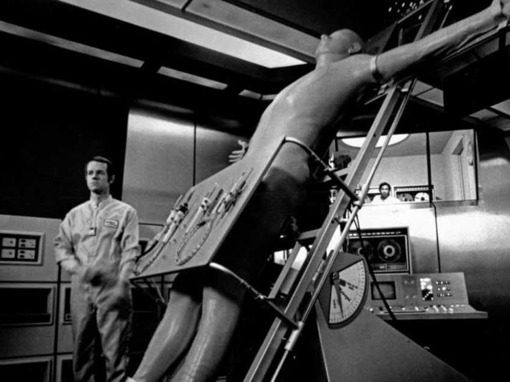 Con l’IA che ci trasforma stiamo andando verso l’oltreuomo?