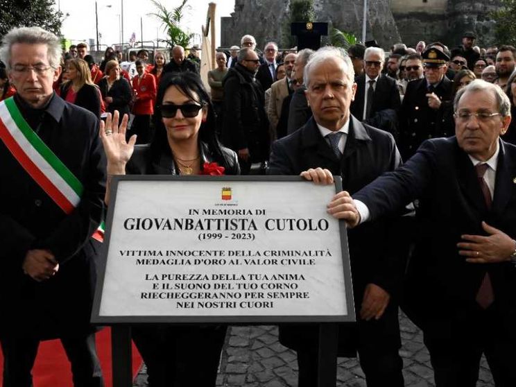 Si candida e la sommergono d'insulti: «Chiedo rispetto per la mamma di Giogiò»