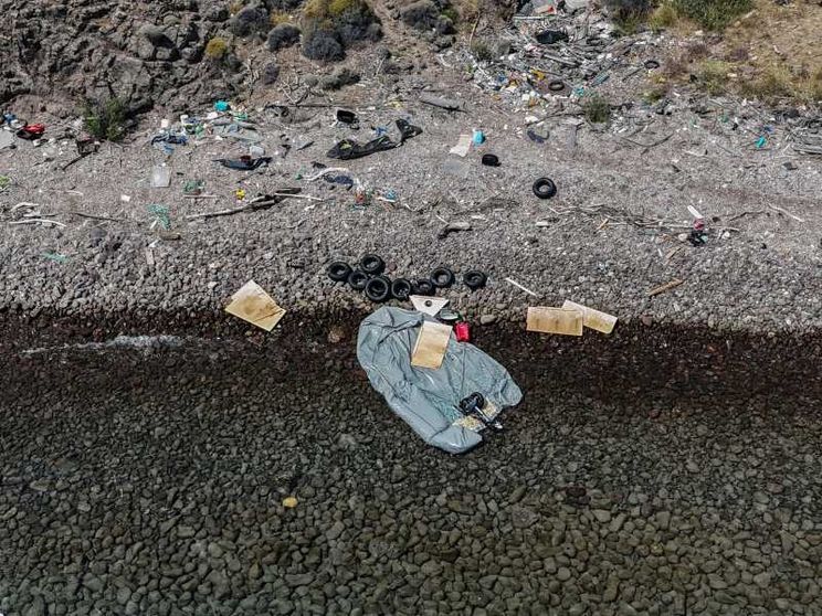 Si ribalta una barca: 68 i migranti morti