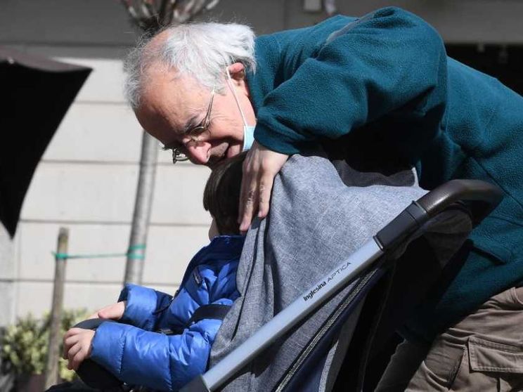 Nel Regno Unito sono in aumento i padri over 60