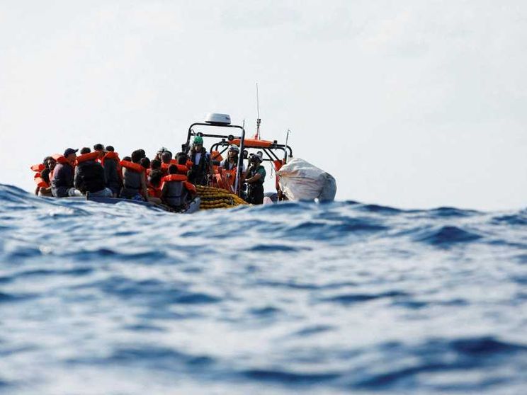 Il giudice "sblocca" la nave ferma. L'Ong: salvare vite è legittimo