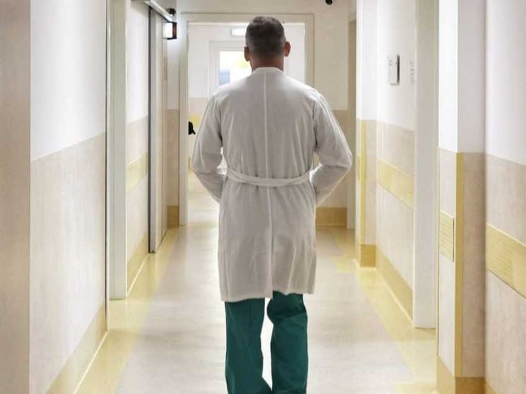 Medici, cos'è lo "scudo penale" e perché è stato ancora rimandato